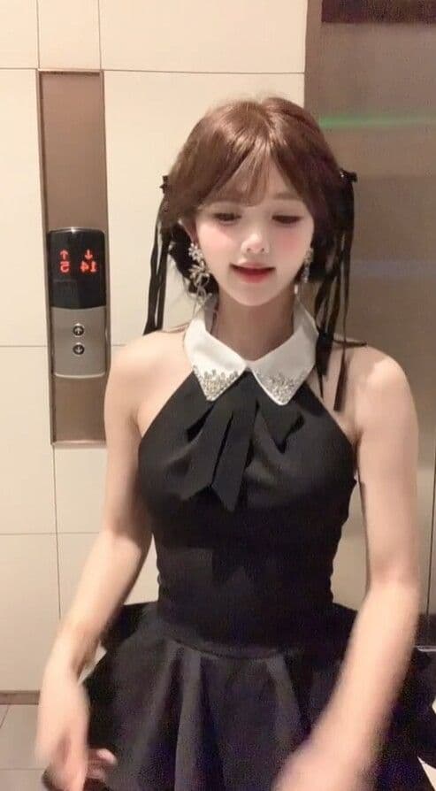 프랑스식 품격 나비 매듭 몸매 가꾸기 행침 목 허리 수축 슬림해 보이는 백리스 작은 검은 드레스 여름 새로운 퍼프 여성 드레스 상세 이미지 5