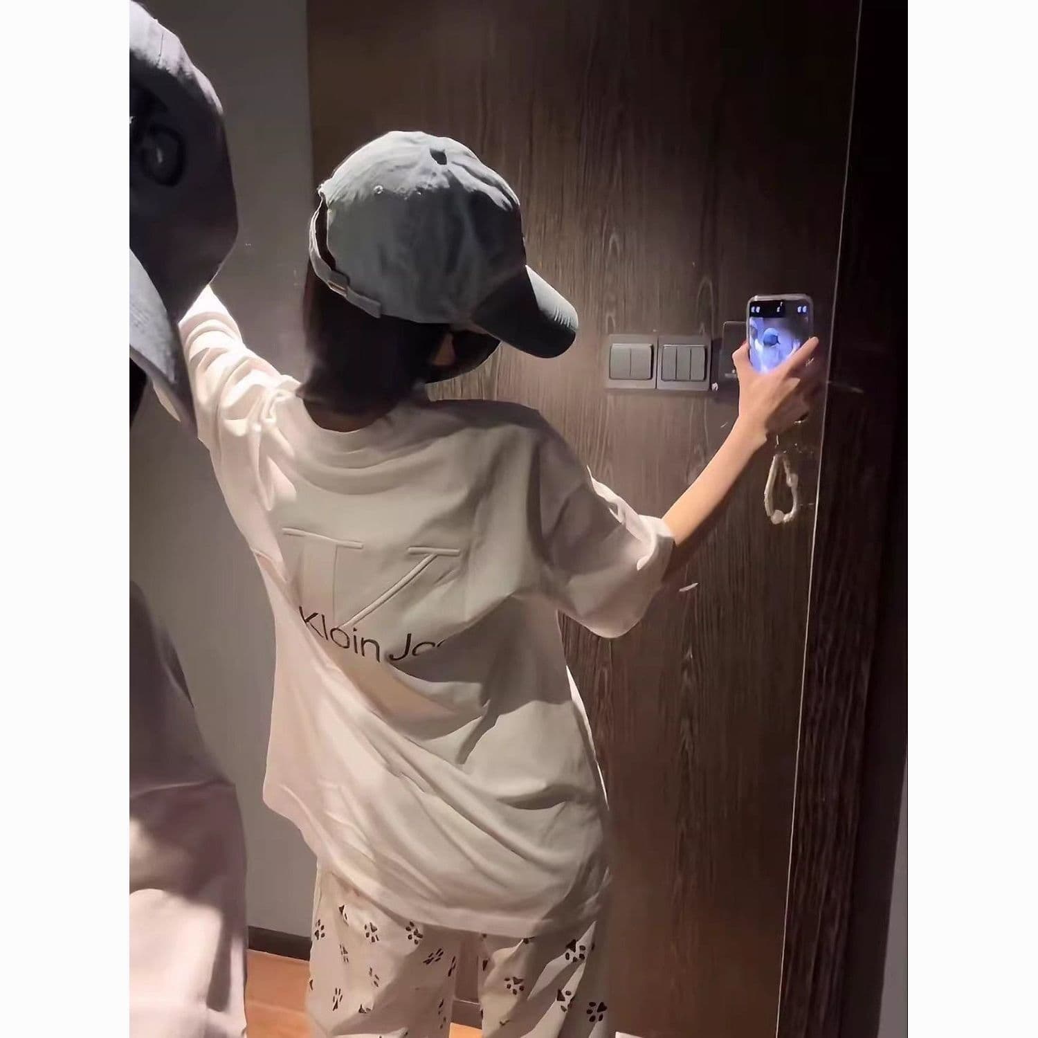 자수 프린트 범프 인쇄 순면 220 그램 반팔 티셔츠 여성 상세 이미지 2