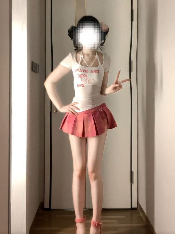 세트 여성 2026 여름 새로운 달콤한 매운맛 바람 마이크로 ~을 통해 광장 칼라 긍정적 인 어깨 반팔 티셔츠 여성 체크무늬 하이웨이스트 플리츠 스커트 상세 이미지 3