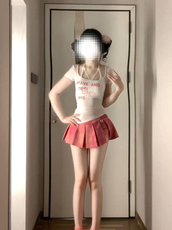 세트 여성 2026 여름 새로운 달콤한 매운맛 바람 마이크로 ~을 통해 광장 칼라 긍정적 인 어깨 반팔 티셔츠 여성 체크무늬 하이웨이스트 플리츠 스커트 상세 이미지 6