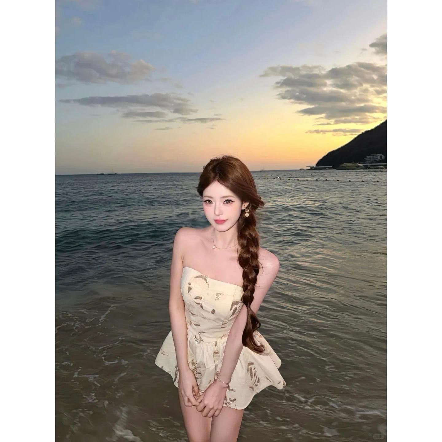 천 골드 센스 판금 자수 튜브탑 여성 드레스 2026 여름 새로운 순수한 욕망 바람 핫걸 허리 수축 한 마디 미니 스커트 이미지 2