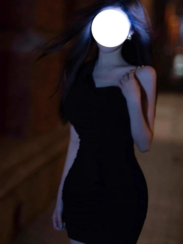 검정색 슬립 여성 드레스 디자인 센스 작은 대중 2026 년 새로운 나이트 클럽 바람 핫걸 섹시함 쇼트 스타일 타이트 스커트 이미지 2