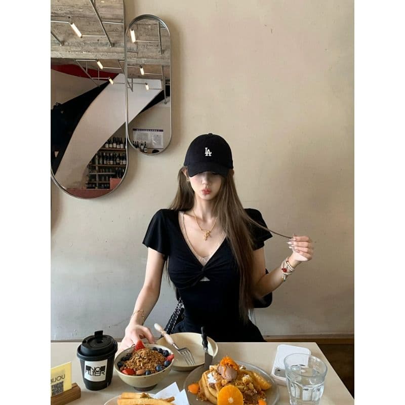 원본 원단 검정색 V넥 페이크 레이어드 반팔 레이스 비틀림 반팔 티셔츠 여성 몸매 가꾸기 슬림해 보이는 맨위