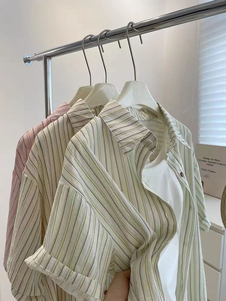 세로 줄무늬 POLO 칼라 반팔 셔츠 남자 여자 여름 드레스 2026 새로운 Chic 슬림해 보이는 셔츠 ins 상세 이미지 5