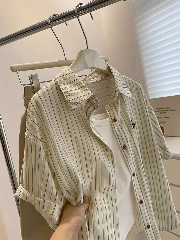 세로 줄무늬 POLO 칼라 반팔 셔츠 남자 여자 여름 드레스 2026 새로운 Chic 슬림해 보이는 셔츠 ins 상세 이미지 6