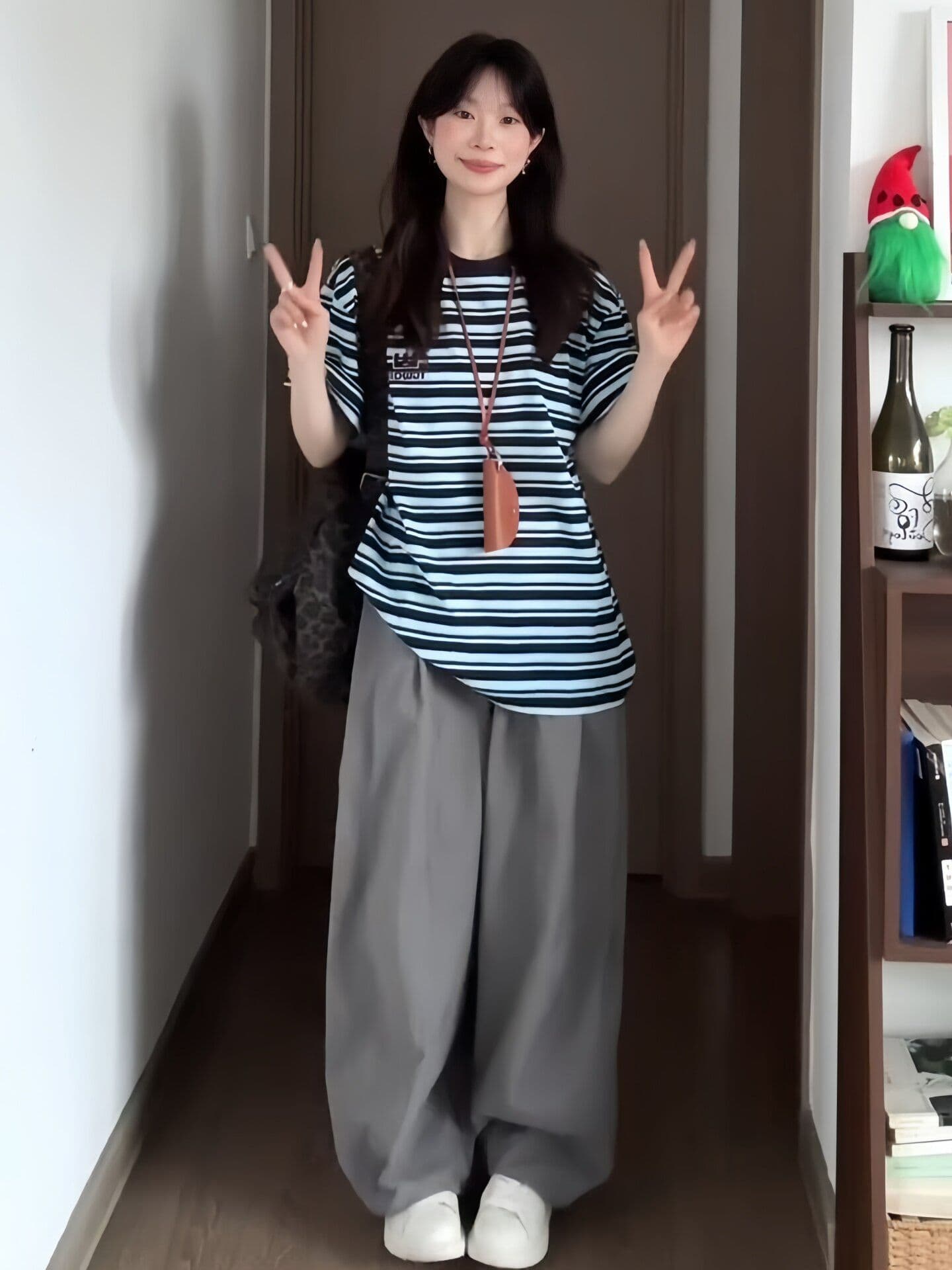 아메리칸 레트로 스포츠 슈트 여성 여름 학생 루즈핏 슬림해 보이는 패션 반팔 와이드 레그 팬츠 캐주얼 투피스 세트 트렌디 상세 이미지 3
