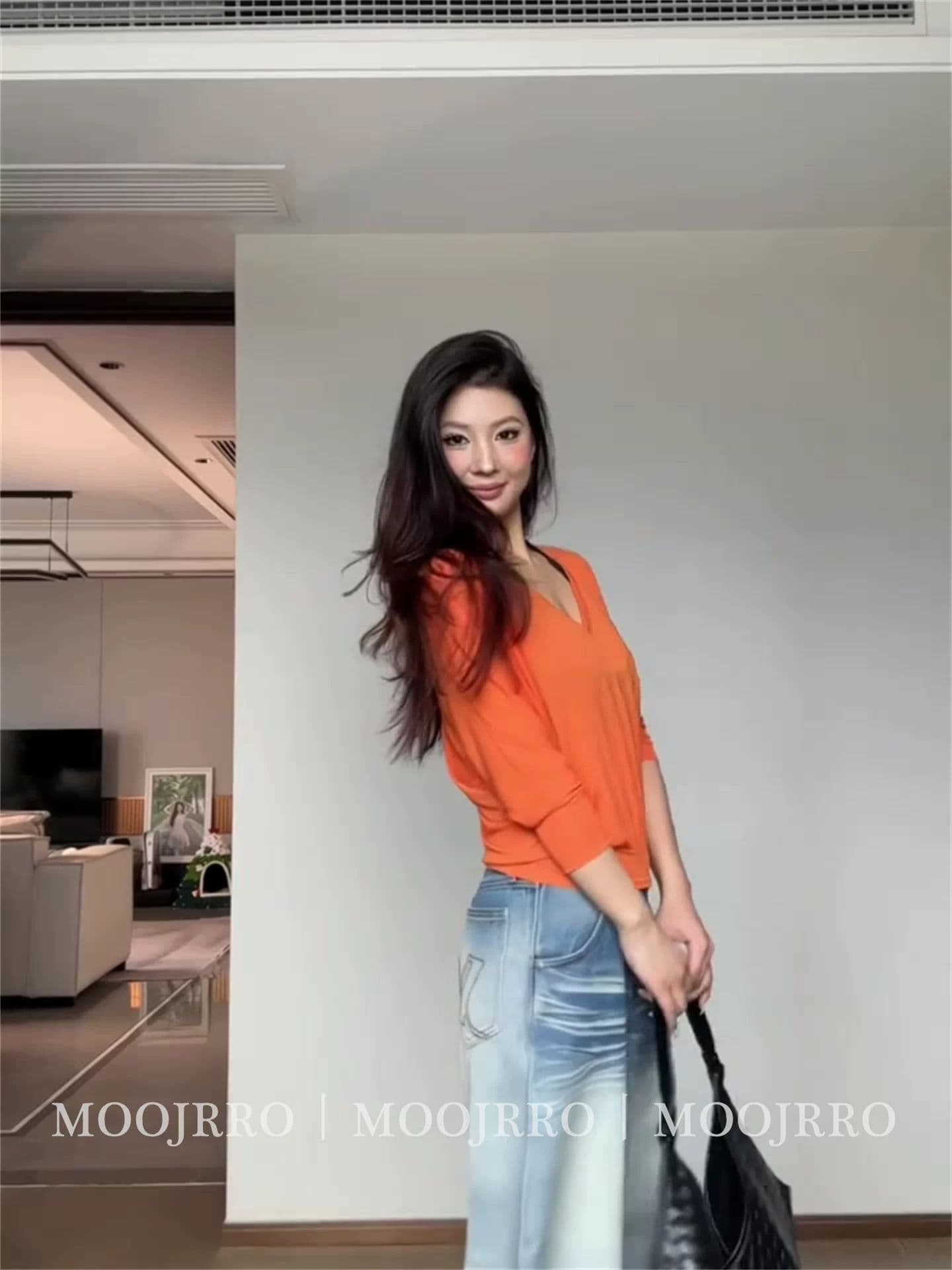 원본 것 세 색상 깊은 V 넥 중간 소매 자외선 차단 고급 센스 다용도 루즈핏 슬림해 보이는 핫걸 맨위 상세 이미지 3