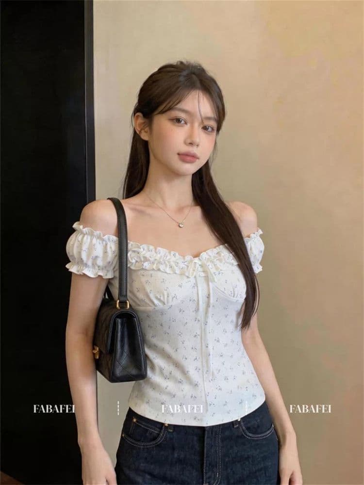 1 1 와 사고 방식 달콤한 자매 바람 오프숄더 꽃무늬 티셔츠 여성 여름 레이스업 나비 매듭 동정 허리 수축 디스플레이 얇고 작은 맨위 이미지 2