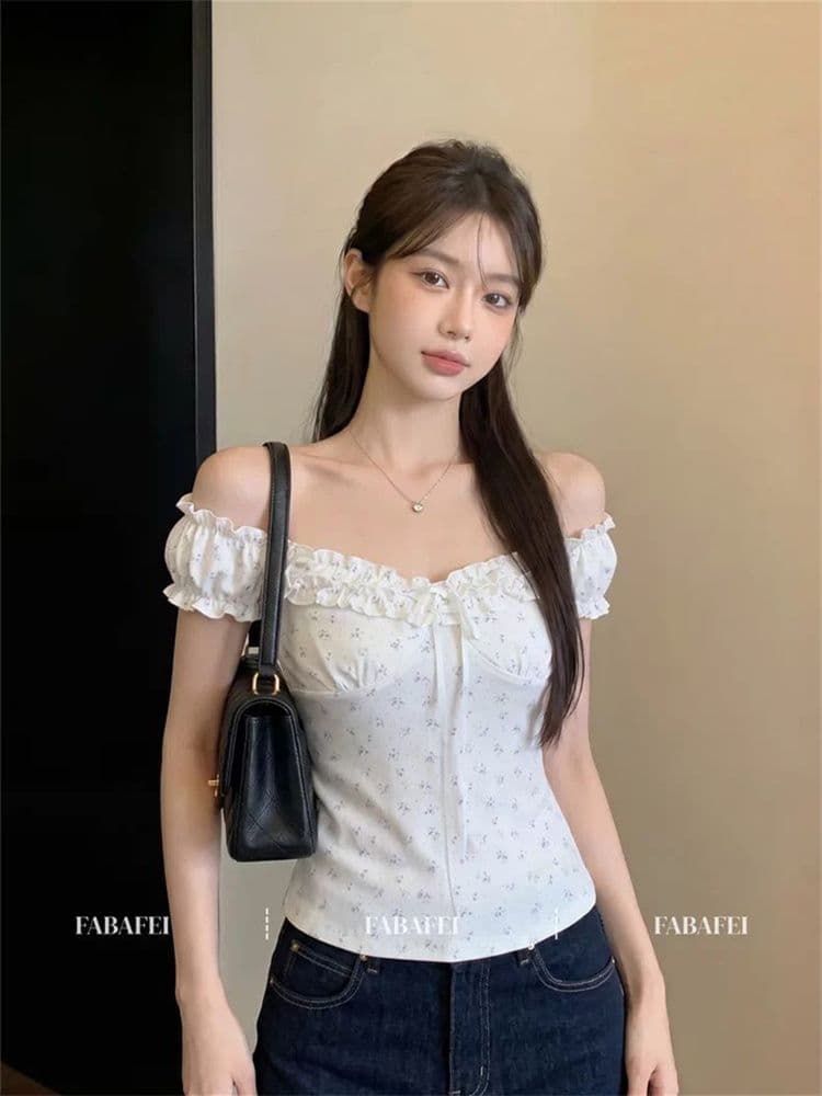 1 1 와 사고 방식 달콤한 자매 바람 오프숄더 꽃무늬 티셔츠 여성 여름 레이스업 나비 매듭 동정 허리 수축 디스플레이 얇고 작은 맨위
