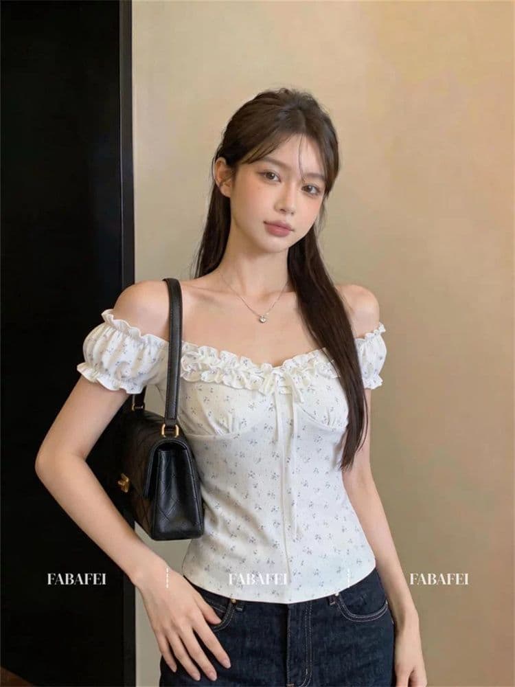 1 1 와 사고 방식 달콤한 자매 바람 오프숄더 꽃무늬 티셔츠 여성 여름 레이스업 나비 매듭 동정 허리 수축 디스플레이 얇고 작은 맨위 이미지 3