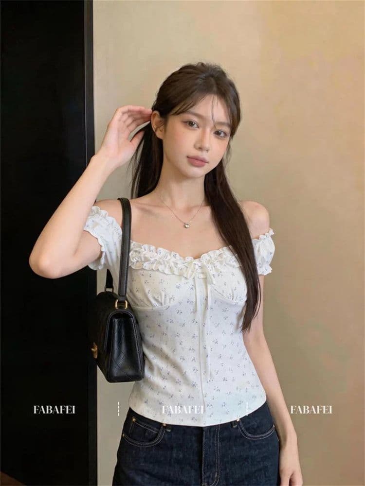 1 1 와 사고 방식 달콤한 자매 바람 오프숄더 꽃무늬 티셔츠 여성 여름 레이스업 나비 매듭 동정 허리 수축 디스플레이 얇고 작은 맨위 이미지 4