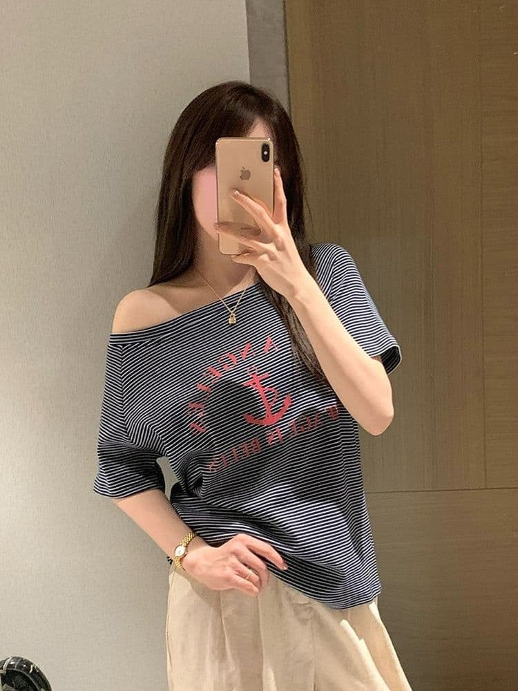 컬러 짜임 원단 알파벳 프린트 오프숄더 스트라이프 오프숄더 반팔 티셔츠 여성 슬림해 보이는 루즈핏 느긋한 비스듬한 어깨 의류 상세 이미지 1