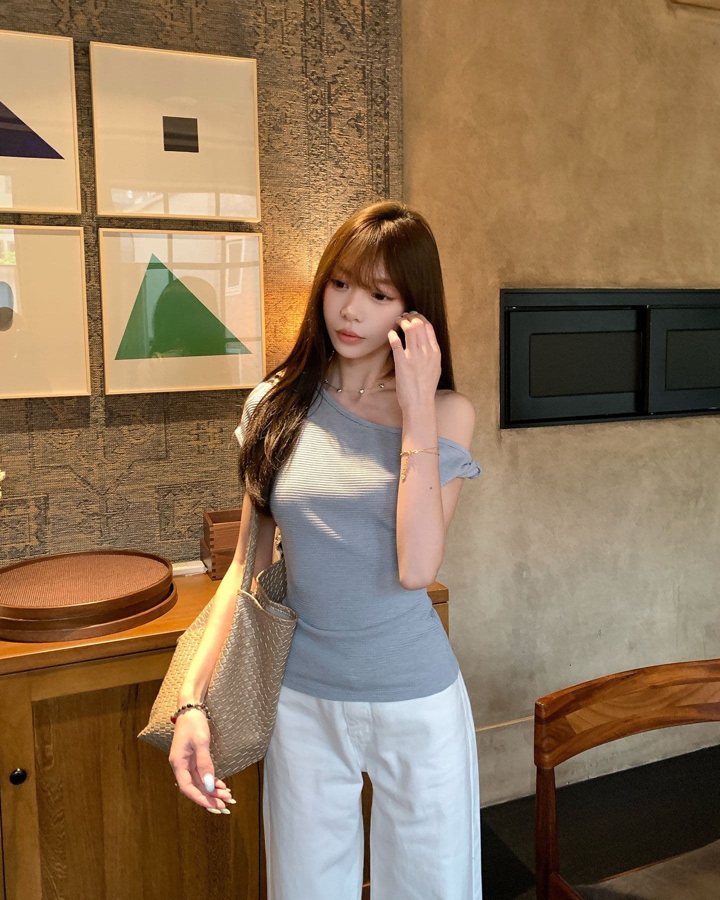 원본 원단 디자인 센스 비스듬한 칼라 반팔 티셔츠 여름 새로운 품격 몸매 가꾸기 캐주얼 착용 잡아라. 의류 상세 이미지 6