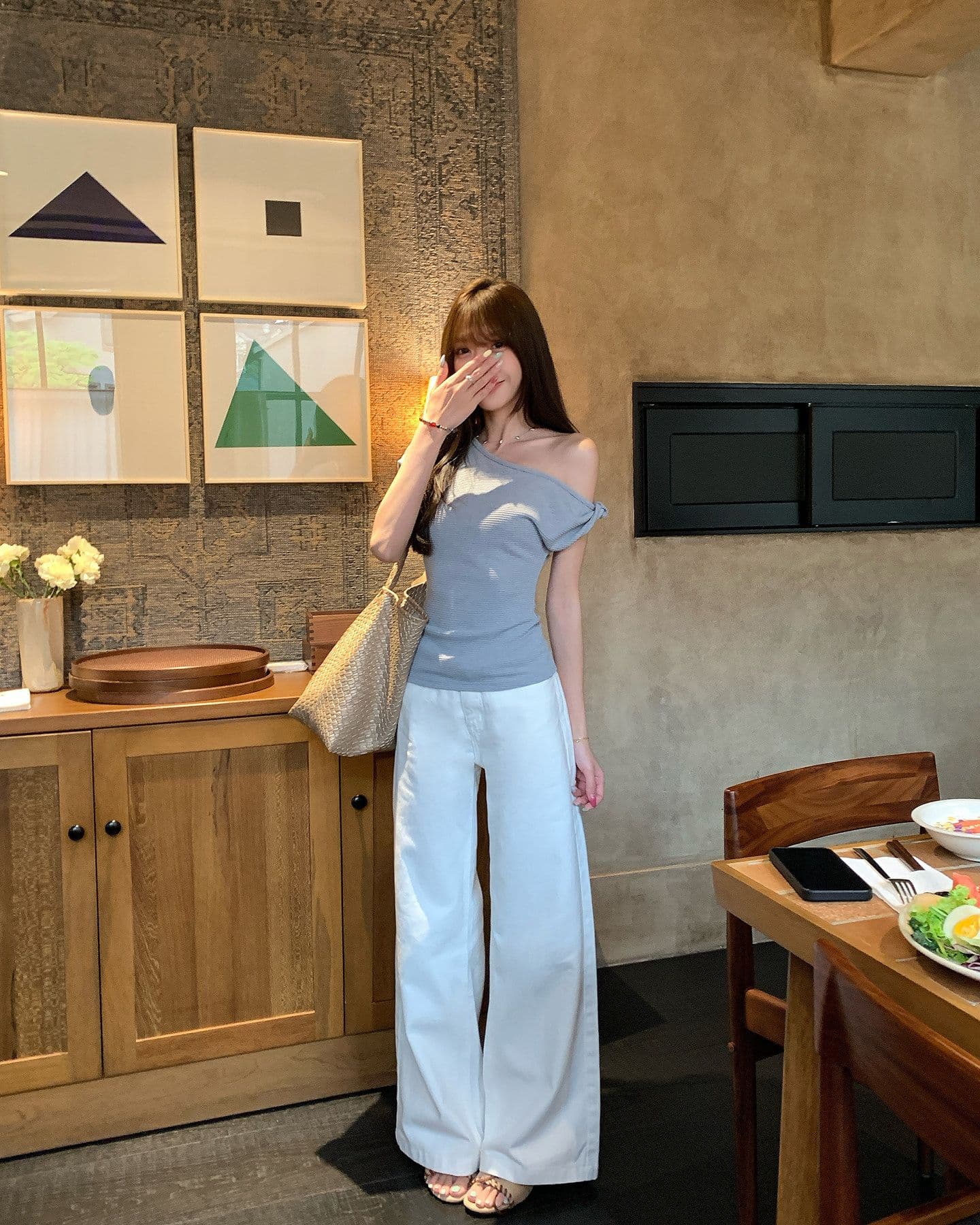 원본 원단 디자인 센스 비스듬한 칼라 반팔 티셔츠 여름 새로운 품격 몸매 가꾸기 캐주얼 착용 잡아라. 의류 상세 이미지 7