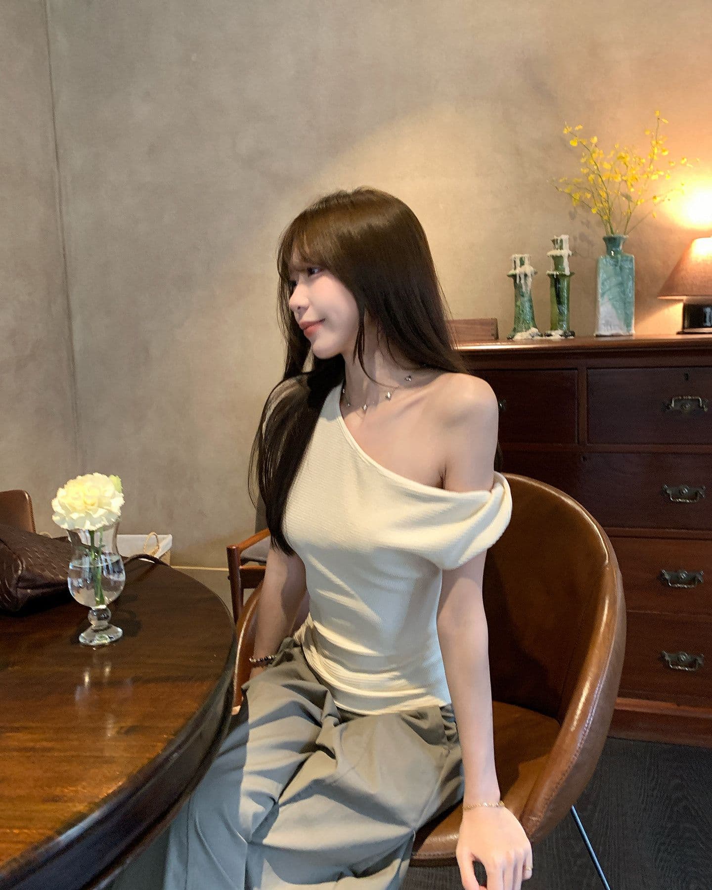 원본 원단 디자인 센스 비스듬한 칼라 반팔 티셔츠 여름 새로운 품격 몸매 가꾸기 캐주얼 착용 잡아라. 의류 상세 이미지 10