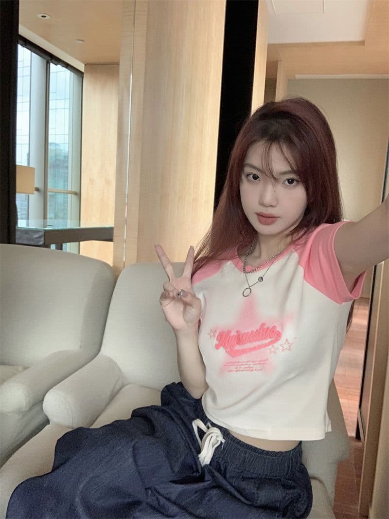 달콤한 핫걸 알파벳 긍정적 인 어깨 티셔츠 여성 여름 새로운 몸매 가꾸기 쇼트 스타일 이슬 뼈의 슬림해 보이는 반팔 맨위 상세 이미지 24