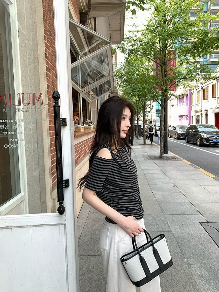 오프숄더 반팔 티셔츠 여성 여름 새로운 핫걸 품격 몸매 가꾸기 다용도 레트로 블랙 스트라이프 슬림해 보이는 맨위 상세 이미지 8