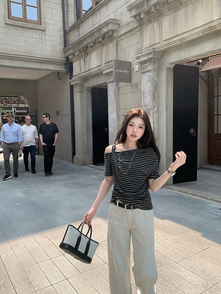 오프숄더 반팔 티셔츠 여성 여름 새로운 핫걸 품격 몸매 가꾸기 다용도 레트로 블랙 스트라이프 슬림해 보이는 맨위 상세 이미지 14