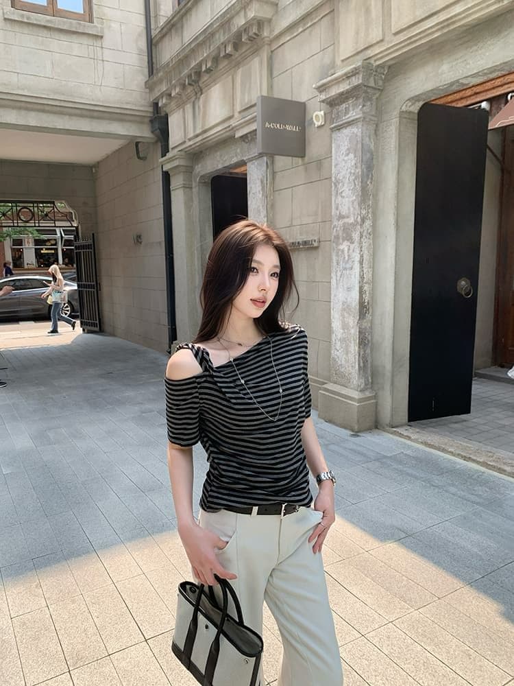 오프숄더 반팔 티셔츠 여성 여름 새로운 핫걸 품격 몸매 가꾸기 다용도 레트로 블랙 스트라이프 슬림해 보이는 맨위 상세 이미지 17