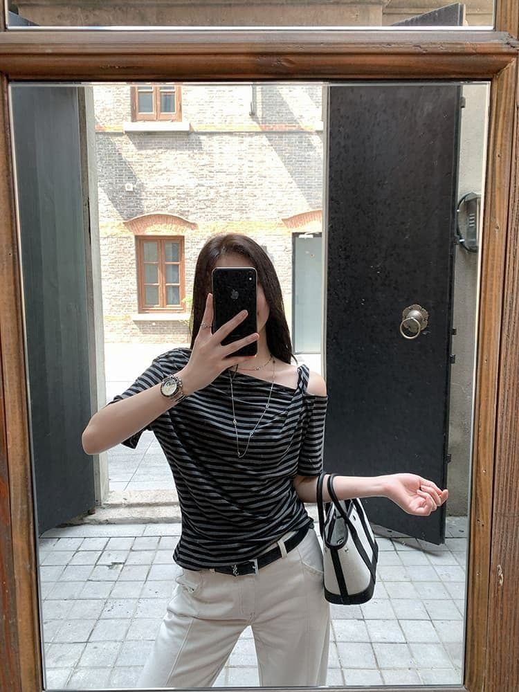 오프숄더 반팔 티셔츠 여성 여름 새로운 핫걸 품격 몸매 가꾸기 다용도 레트로 블랙 스트라이프 슬림해 보이는 맨위 상세 이미지 18