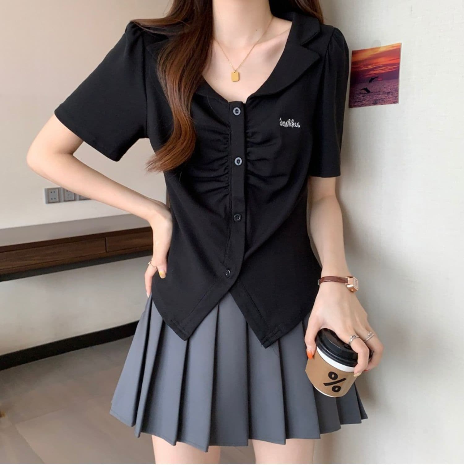 불규칙 주름 자수 폴로 칼라 반팔 티셔츠 맨위 상세 이미지 4