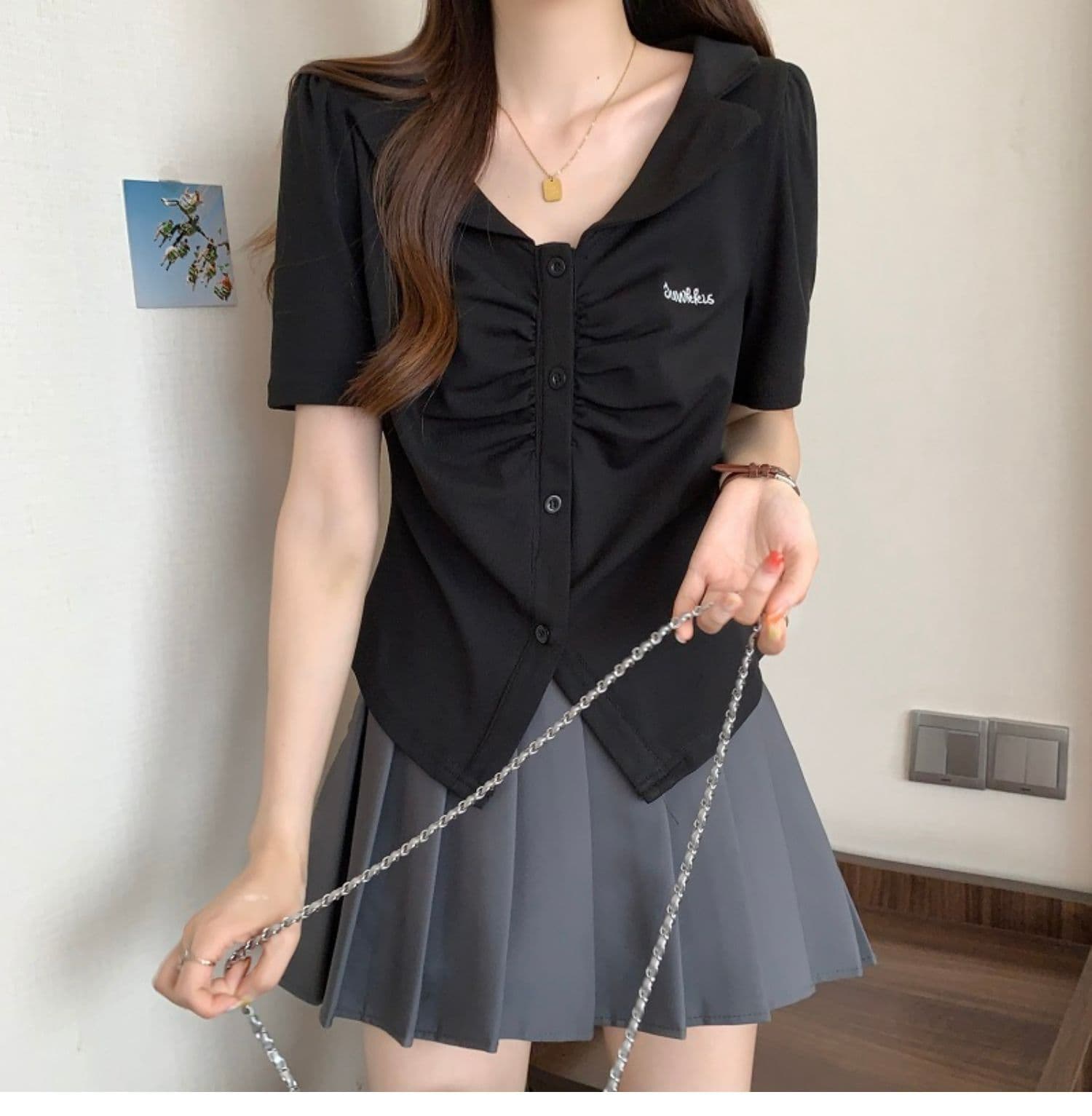 불규칙 주름 자수 폴로 칼라 반팔 티셔츠 맨위 상세 이미지 6