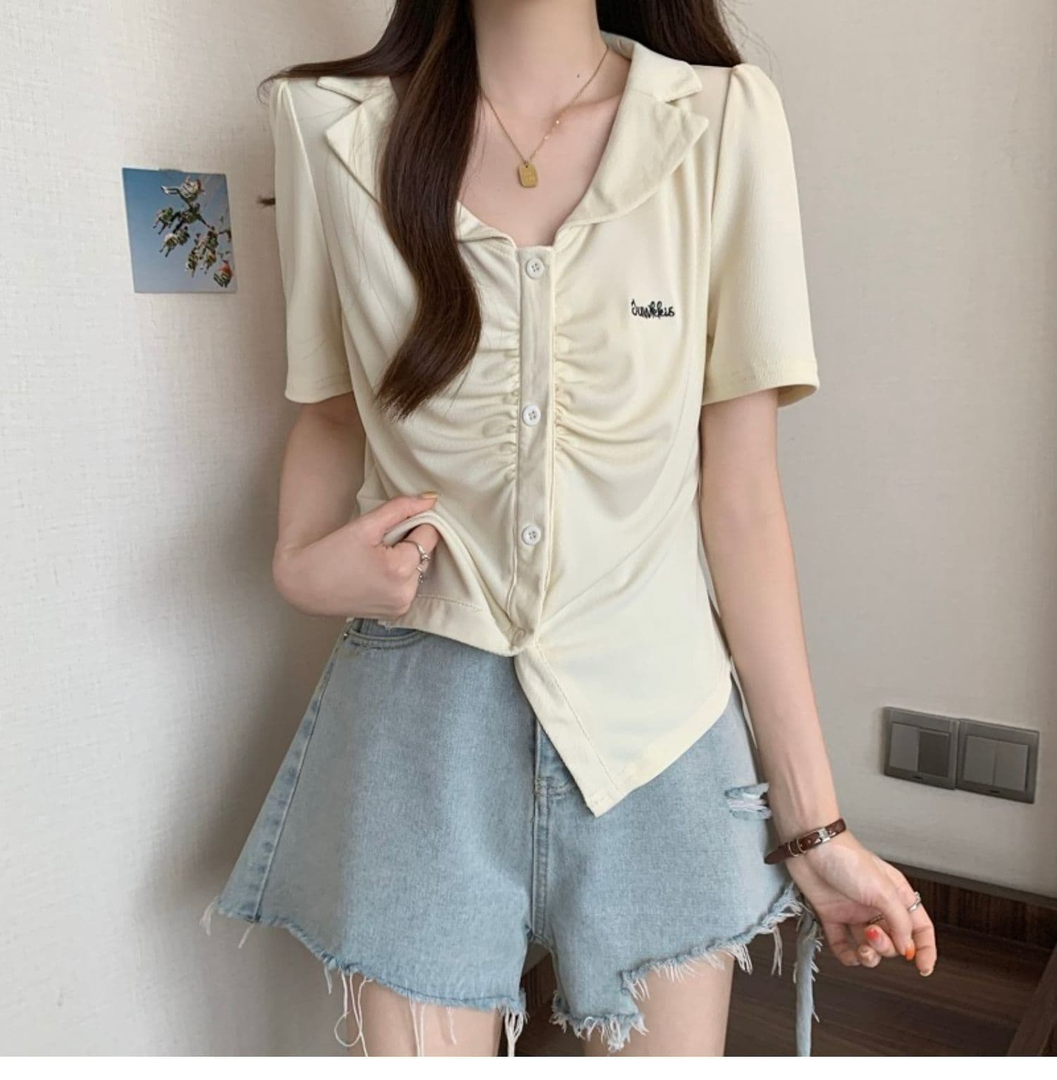 불규칙 주름 자수 폴로 칼라 반팔 티셔츠 맨위 상세 이미지 11