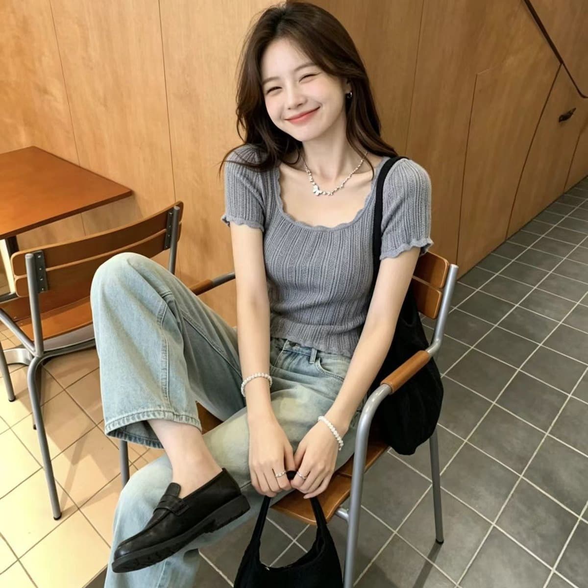 긍정적 인 어깨 회색 티셔츠 여성용 짧은 소매 여름 프랑스식 디자인 센스 작은 대중 Chic 아름다운 몸매 가꾸기 쇼트 스타일 니트 맨위 이미지 5