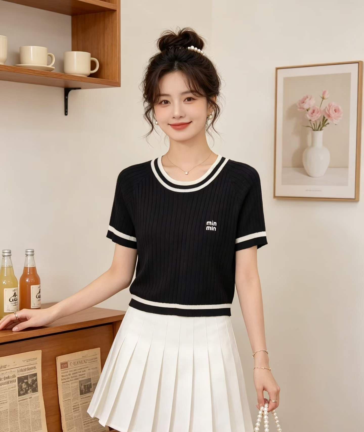2026 학원 스타일 라운드 넥 자수 마 무늬 슬림해 보이는 풀오버 반팔 상세 이미지 4