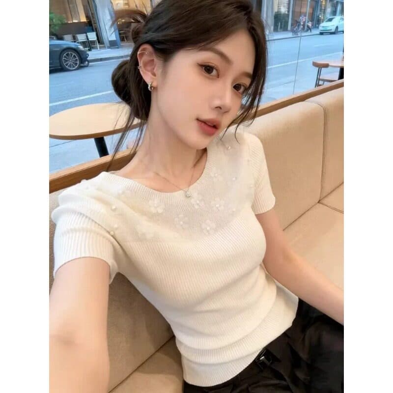 한 부서 라운드 넥 꽃 비즈 박기 반팔 털 니트 스웨터 여성 2026 여름 새로운 몸매 가꾸기 슬림해 보이는 외국 가스 맨위 트렌디 이미지 5