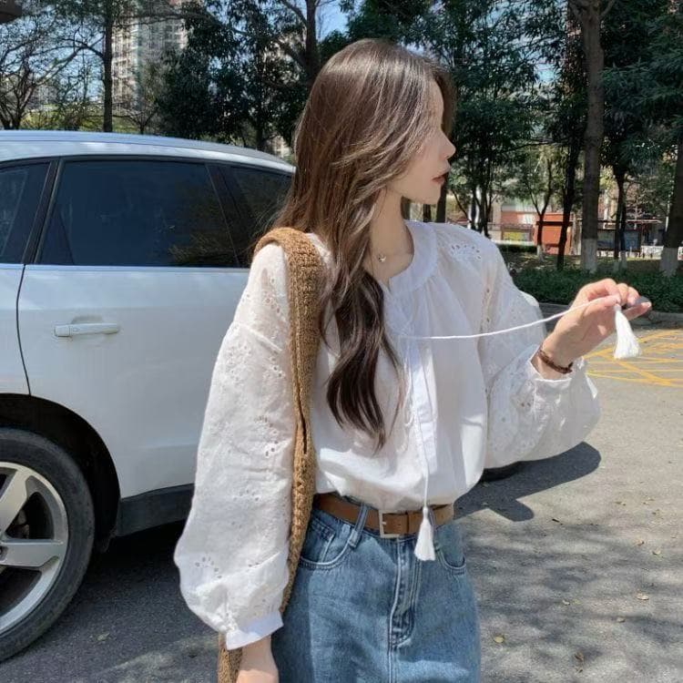 달콤함 레트로 무거운 작업 홀로우 아웃 자수 레이스업 라운드 넥 여성 셔츠 루즈핏 캐주얼 인사이드 가져 가라. 벌룬 소매 맨위 상세 이미지 10