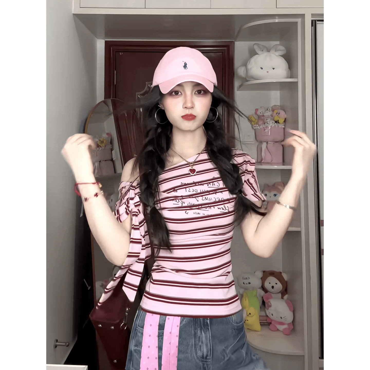 원본 품질 여름 핑크색 스트라이프 알파벳 프린트 비스듬한 어깨 티셔츠 여성 탈착식 레이스업 반팔 맨위 이미지 2