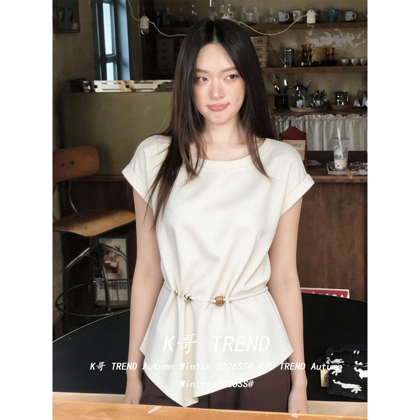 품격 고급 센스 살구 색상 반팔 티셔츠 여성 여름 불규칙 허리 수축 작은 날다 소매 맨위