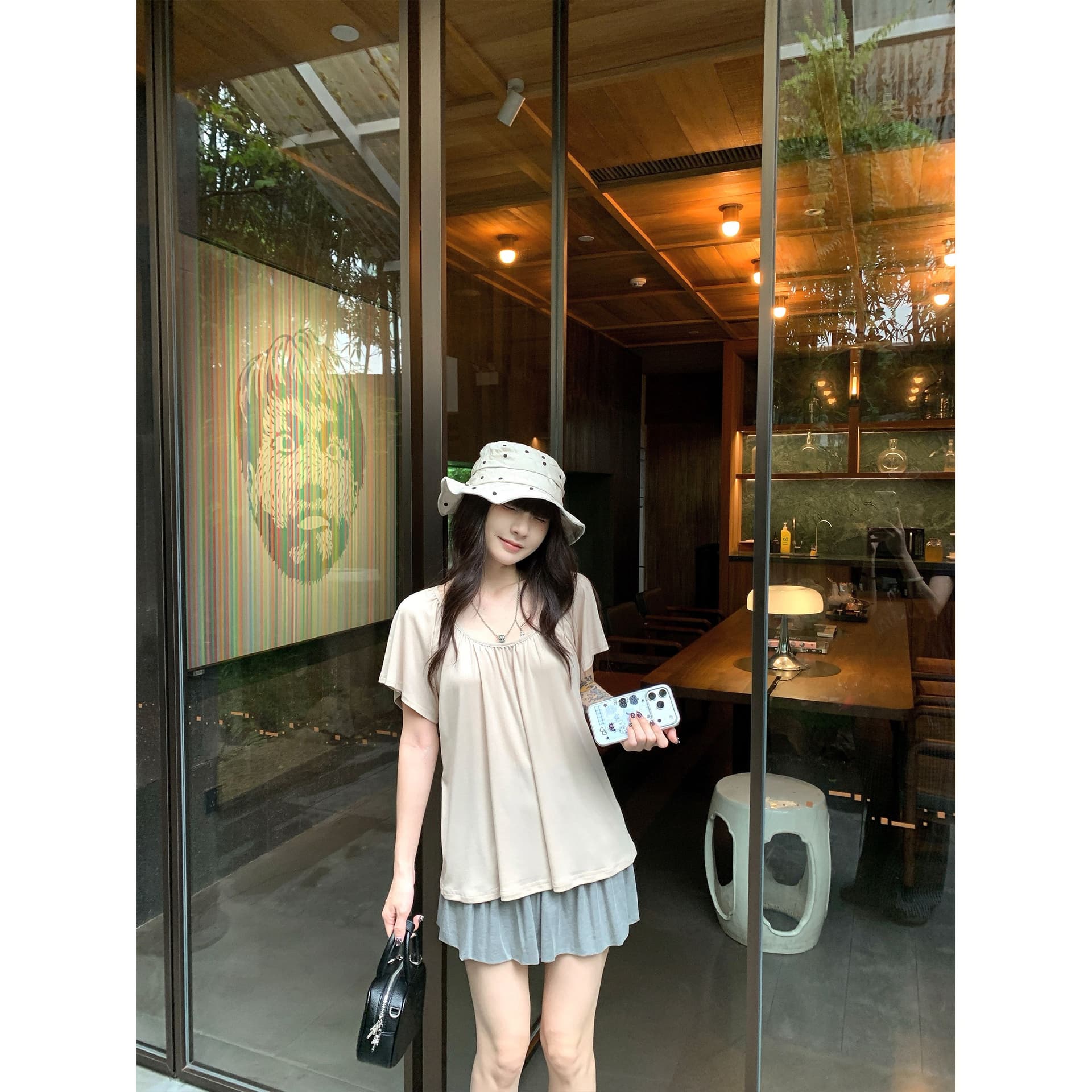 느긋한 u 칼라 반팔 티셔츠 여성 의류 여름 한 부서 고급 센스 다용도 캐주얼 주름 부드러운 찹쌀 맨위 상세 이미지 6