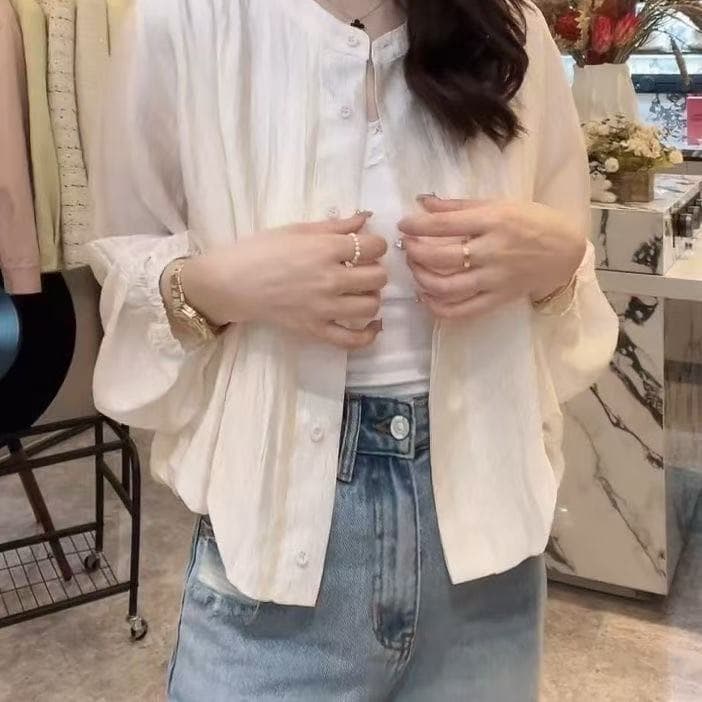가을 패션 부드러운 바람 셔츠 표지 고기 슬림해 보이는 거품 소매 작은 셔츠 여성 레저 미니멀리즘 다용도 라운드 넥 주름 상세 이미지 3