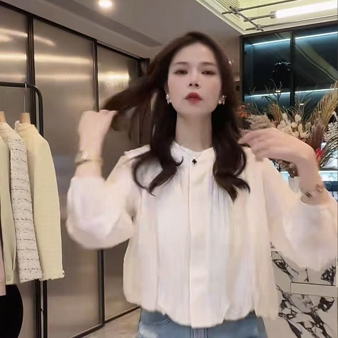 가을 패션 부드러운 바람 셔츠 표지 고기 슬림해 보이는 거품 소매 작은 셔츠 여성 레저 미니멀리즘 다용도 라운드 넥 주름 상세 이미지 8