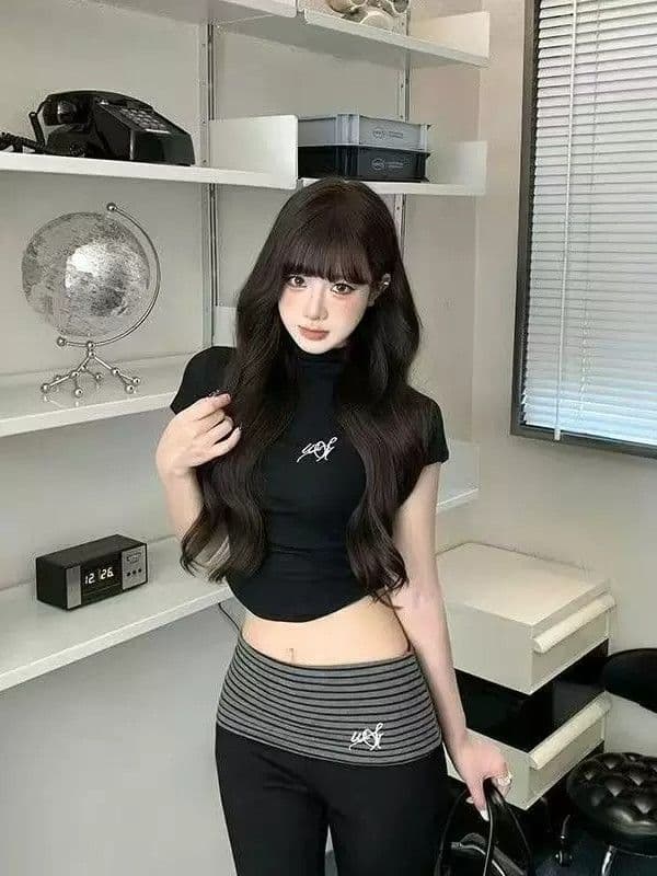 회색 쇼트 스타일 티셔츠 마이크로 나팔 바지 두 조각 여성 세트 여름 2026 슈퍼 화재 한 바람 chic 세트 상세 이미지 6