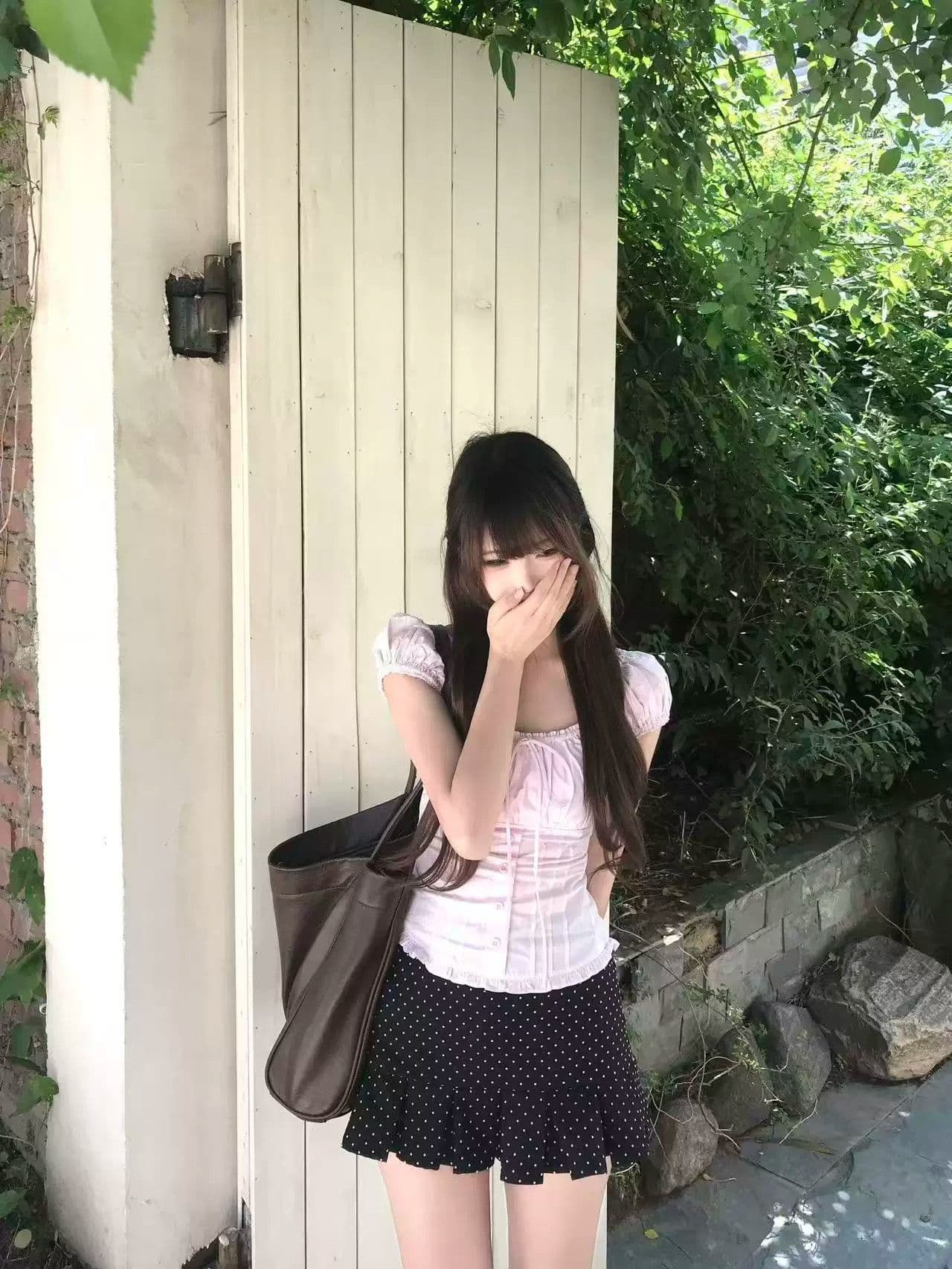 프랑스식 순수한 욕망 핫걸 착용 가져 가라. 핑크색 거품 소매 나비 매듭 레이스 셔츠 검정색 도트 무늬 반신 스커트 투피스 세트 상세 이미지 3