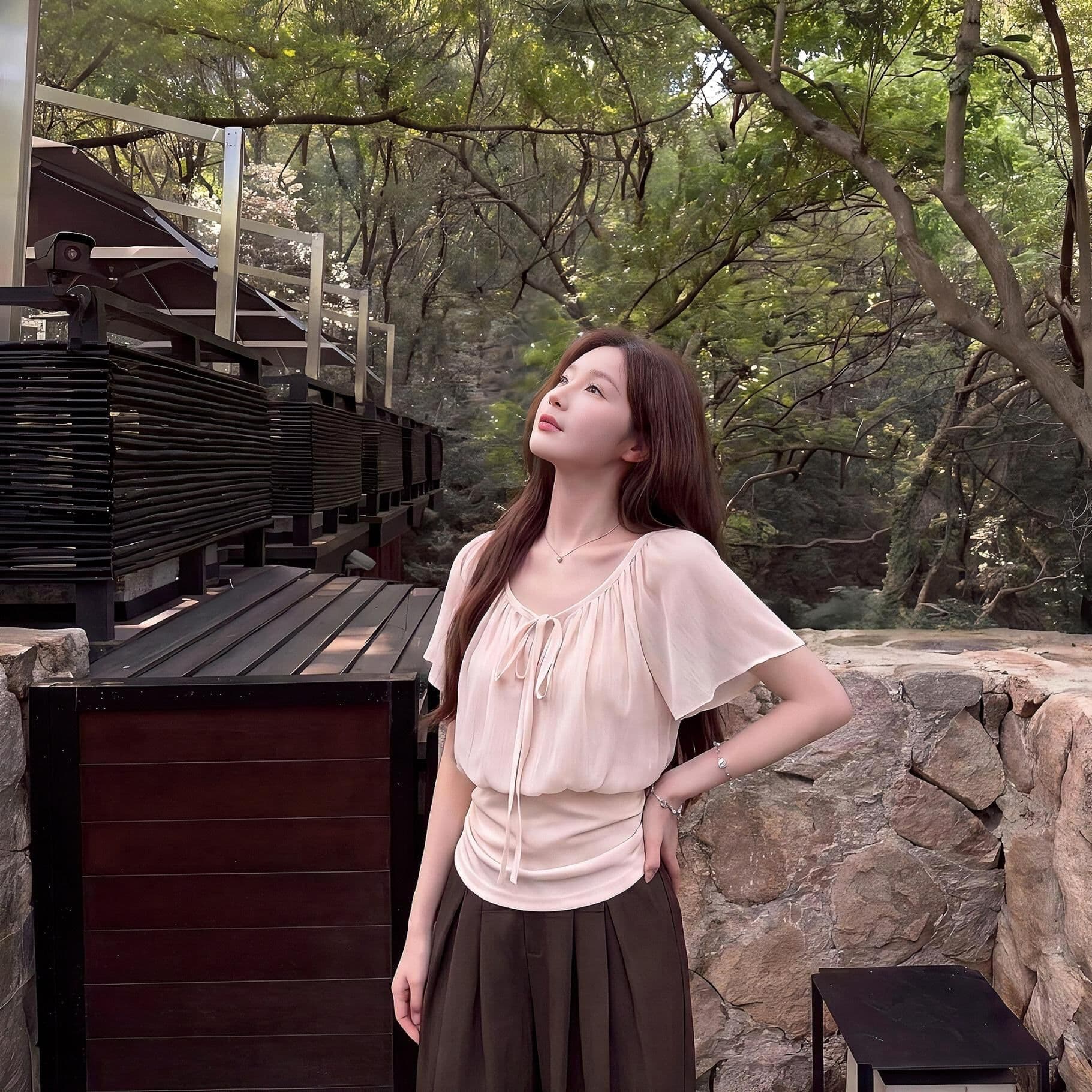 좋은 면 싸움 쉬폰 주름 부드러운 한 부서 바람 V넥 레이스업 여성 셔츠 여름 연꽃 잎 소매 페이크 레이어드 맨위 상세 이미지 2