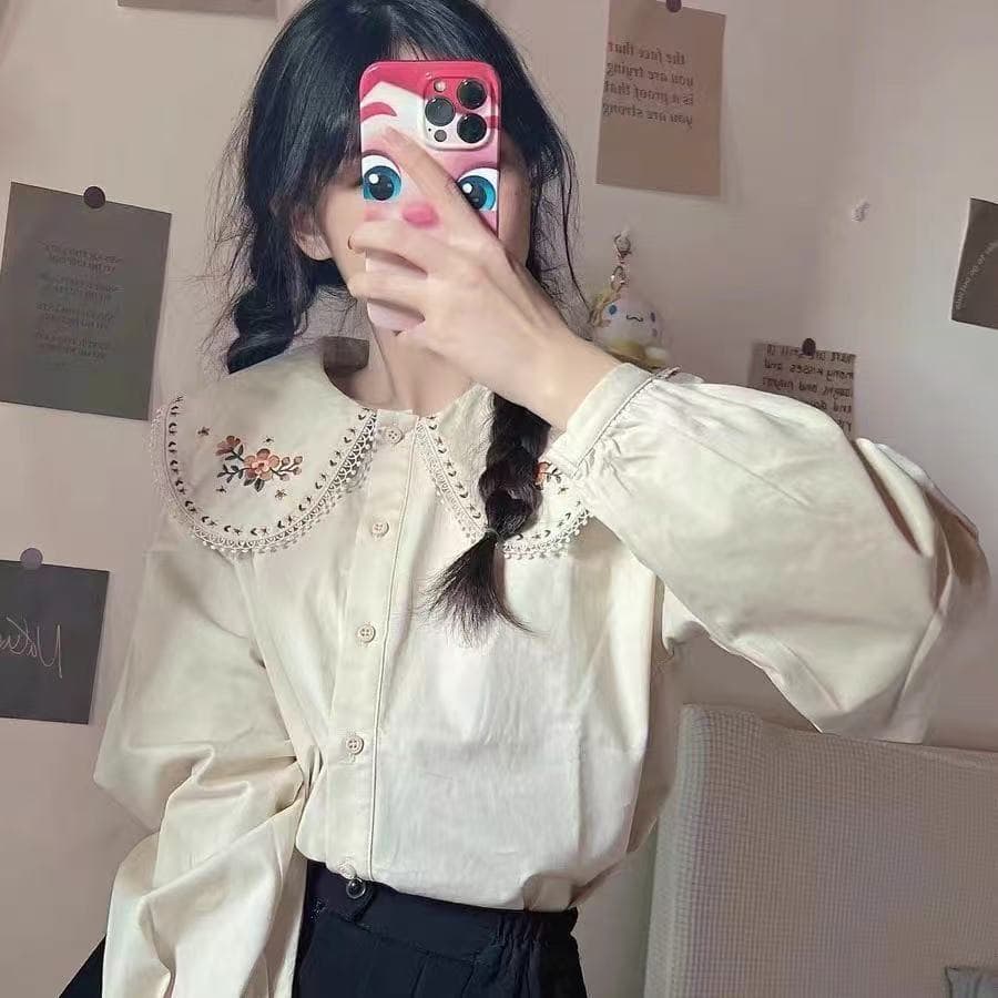 봄 새로운 2026 베이비 칼라 셔츠 긴팔 여성 디자인 센스 작은 대중 루즈핏 셔츠 Chic 달콤함 맨위 트렌디 이미지 3