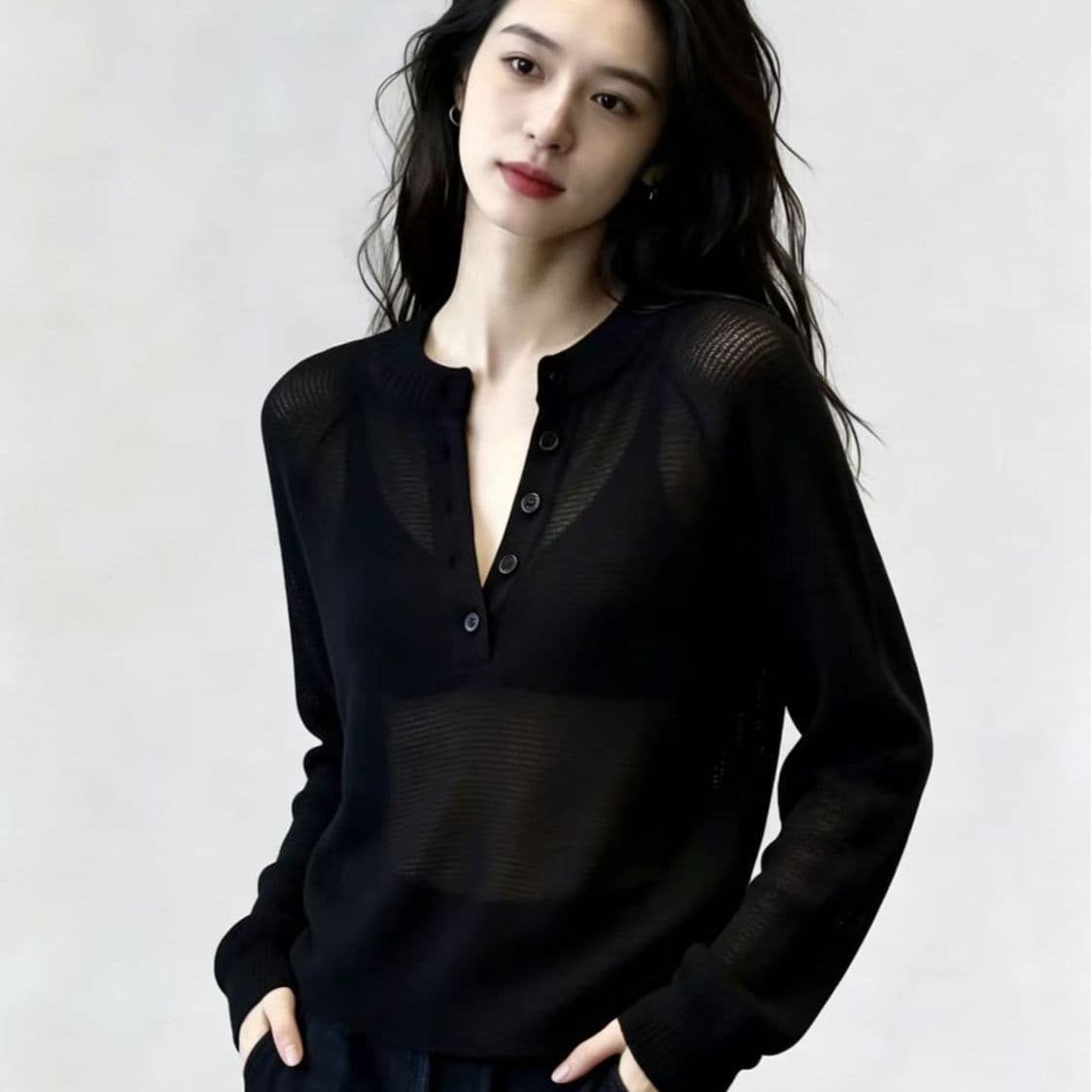 2026 가을 겨울 루즈핏 슬림해 보이는 수 있습니다. 외출용 다용도 맨위 반 개방 칼라 검정색 긴팔 티셔츠 자외선 차단 블라우스 얇은 스타일 이미지 2