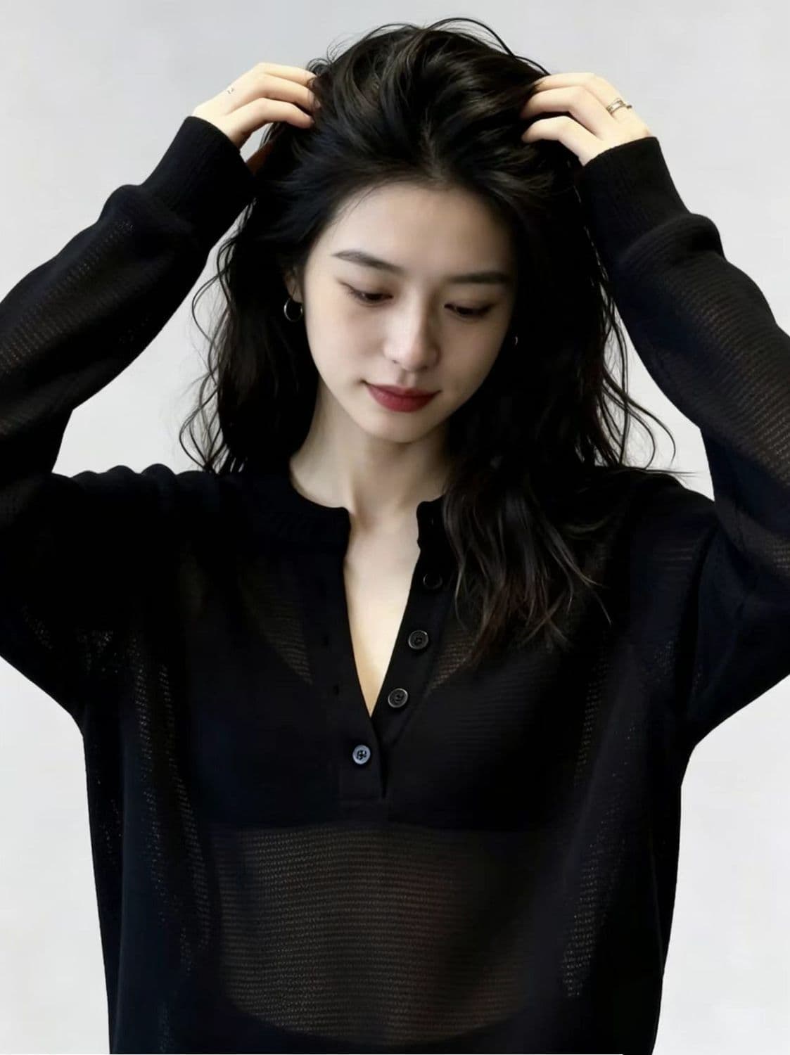 2026 가을 겨울 루즈핏 슬림해 보이는 수 있습니다. 외출용 다용도 맨위 반 개방 칼라 검정색 긴팔 티셔츠 자외선 차단 블라우스 얇은 스타일 상세 이미지 4