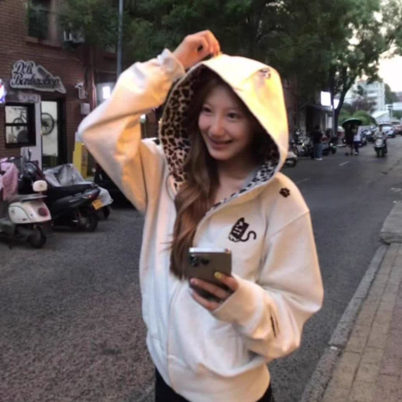 얇은 스타일 털이 있는 자수 패치 순수한 Mianhua 면 복합 후드티 여성