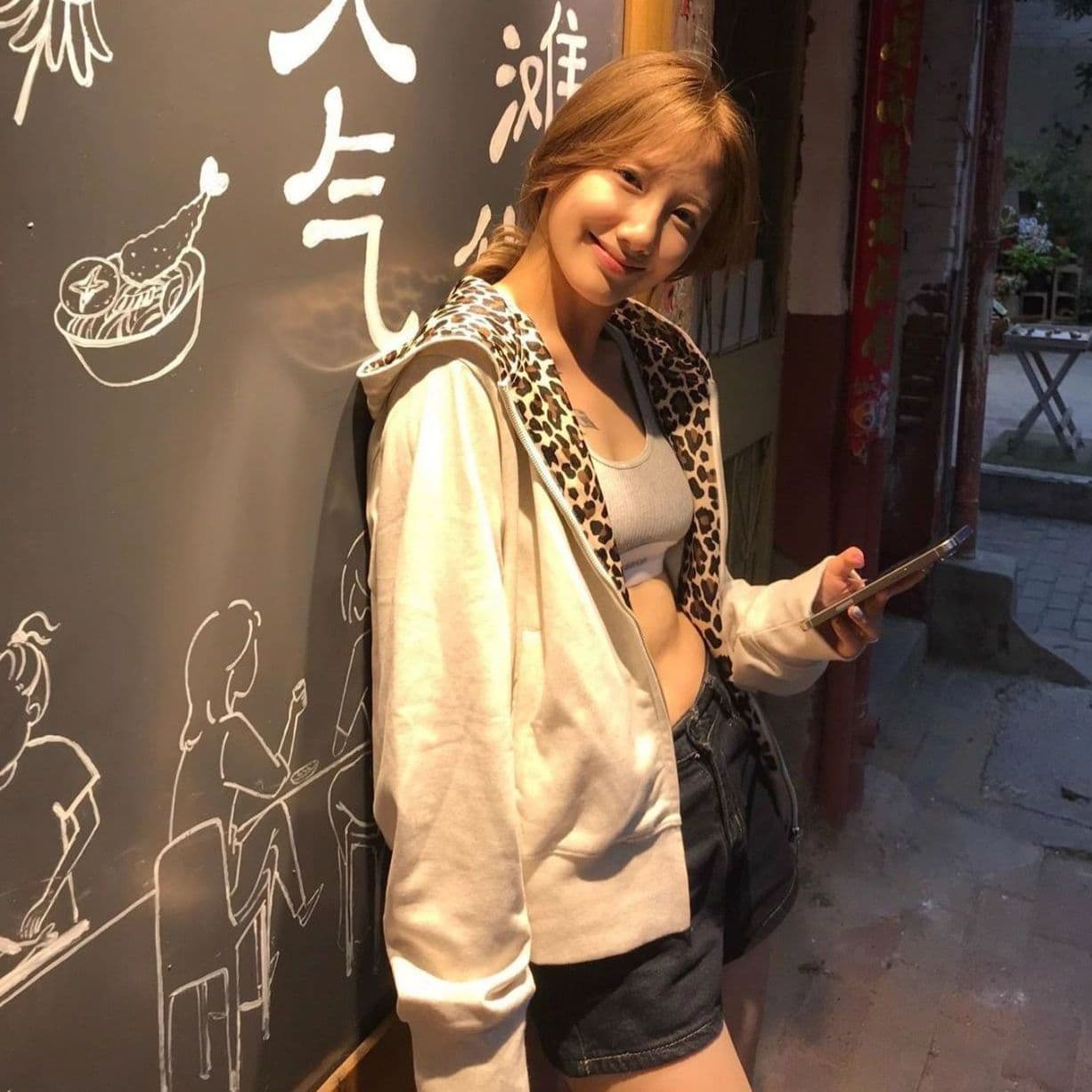 얇은 스타일 털이 있는 자수 패치 순수한 Mianhua 면 복합 후드티 여성 상세 이미지 3