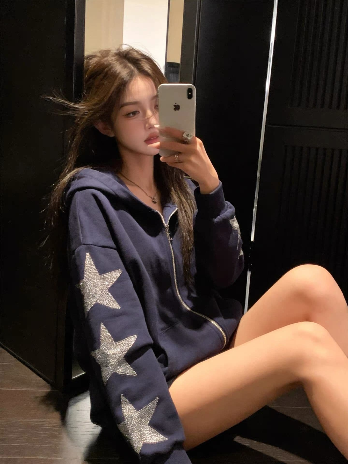 얇은 스타일 털이 있는 복잡한 블랙 하단 핫픽스 백금 지퍼 이후 패키지 칼라 순수한 Mianhua 면 후드티 여성 상세 이미지 3
