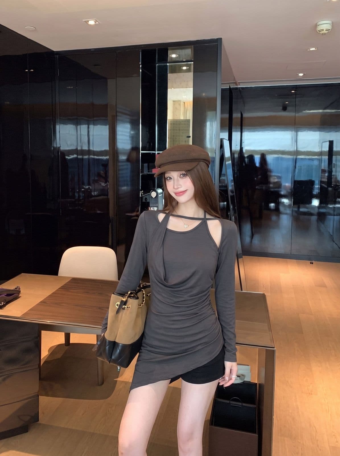 디자인 센스 행침 목 불규칙 긴팔 행침 목 티셔츠 여름 맨위 여성 트렌디 상세 이미지 3
