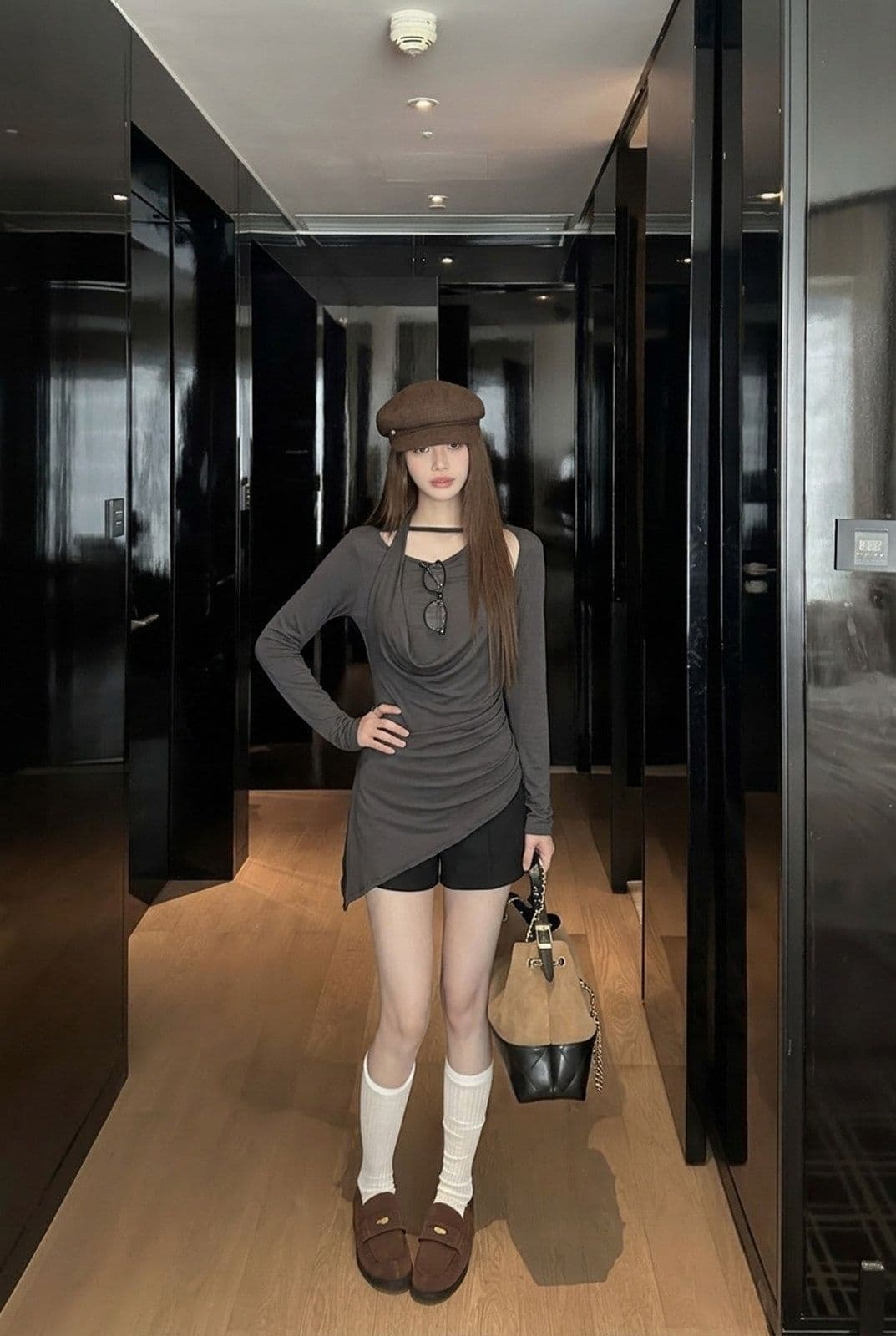 디자인 센스 행침 목 불규칙 긴팔 행침 목 티셔츠 여름 맨위 여성 트렌디 상세 이미지 14