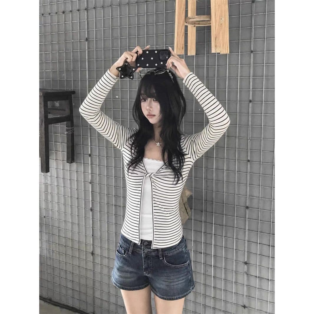 흑백 줄무늬 페이크 레이어드 긴팔 티셔츠 가을 고급 레이스 쇼트 스타일 핫걸 맨위 이미지 5
