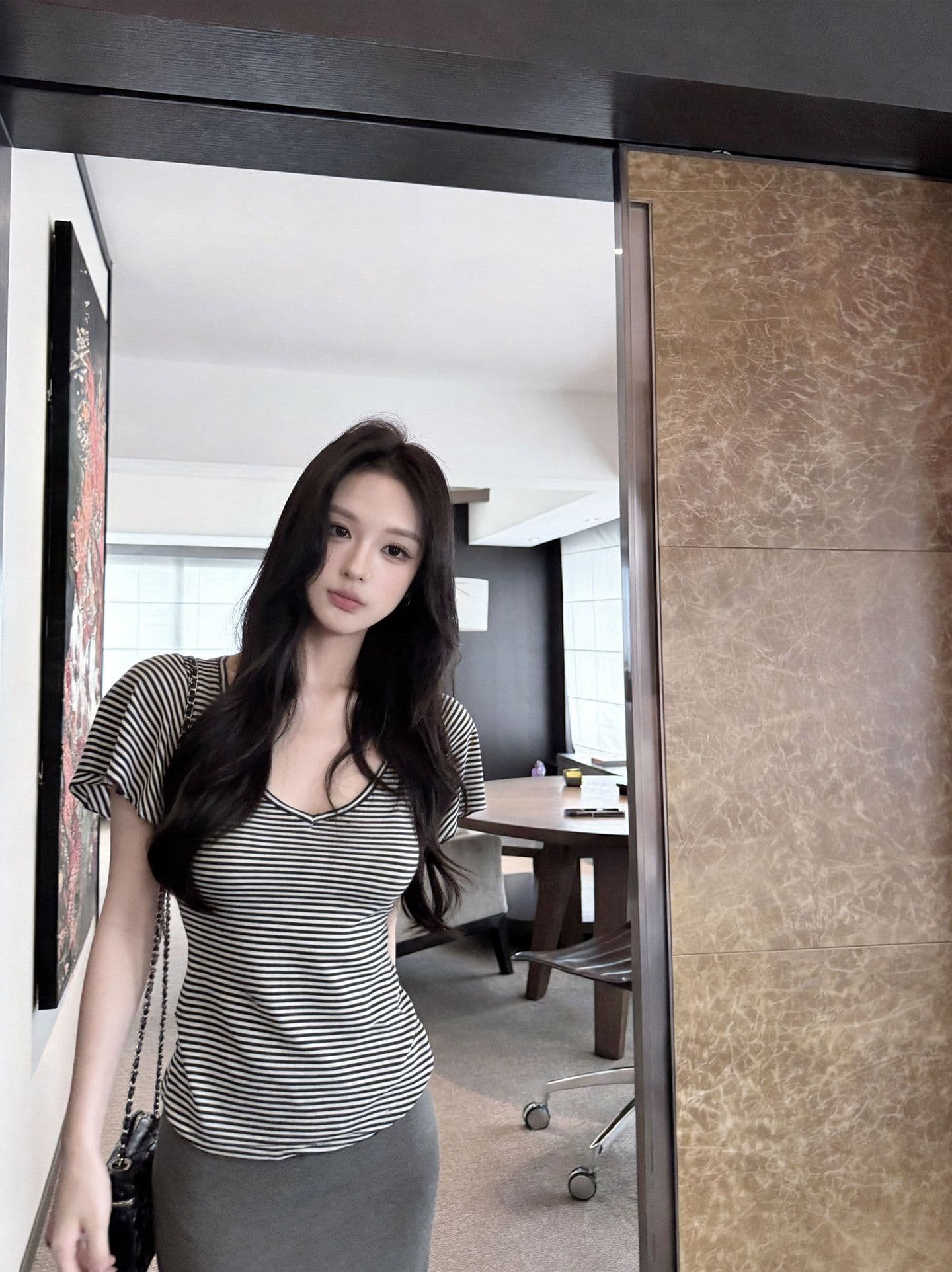 원본 주간 실크 리브 여름 품격 한 부서 V넥 회색 2 가지 색상 스트라이프 몸매 가꾸기 슬림해 보이는 티셔츠 맨위 여성 상세 이미지 9