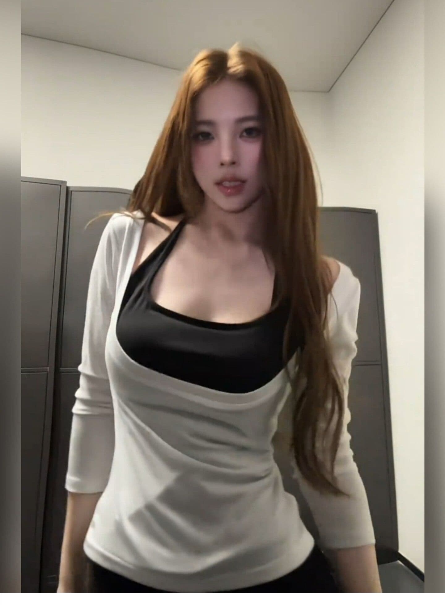 사람들 면 가슴 패드 페이크 레이어드 화이트 u 칼라 중간 소매 티셔츠 여성 여름 디자인 센스 허리 수축 몸매 가꾸기 핫걸 맨위 상세 이미지 2